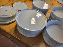 Teller Set 26-teilig weiss Porzellan 8 flache 8 tiefe  10 kl
