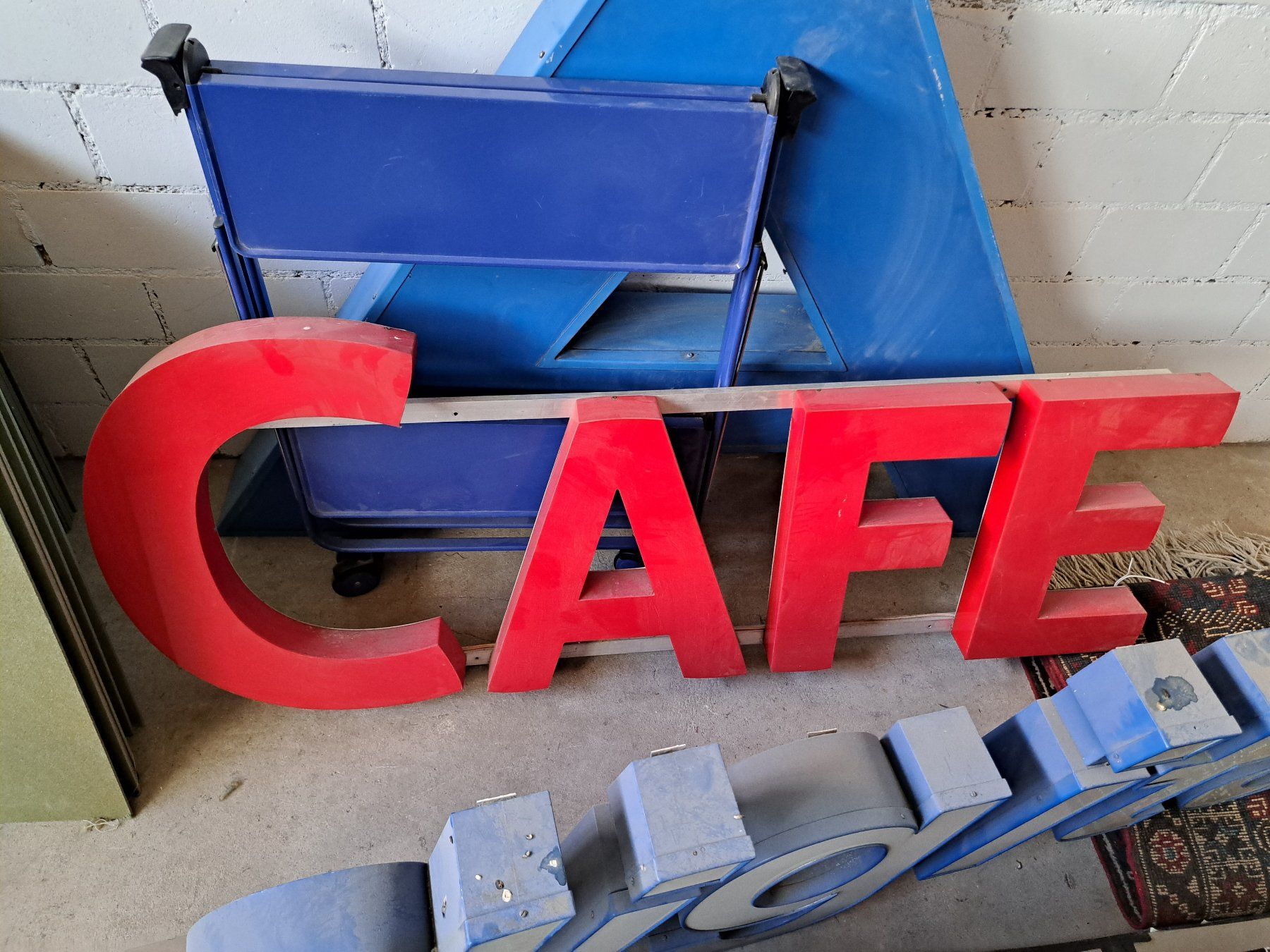 Toutes les décorations: Leuchtbuchstaben CAFE – D'occasion à zürich par Eglistrasse