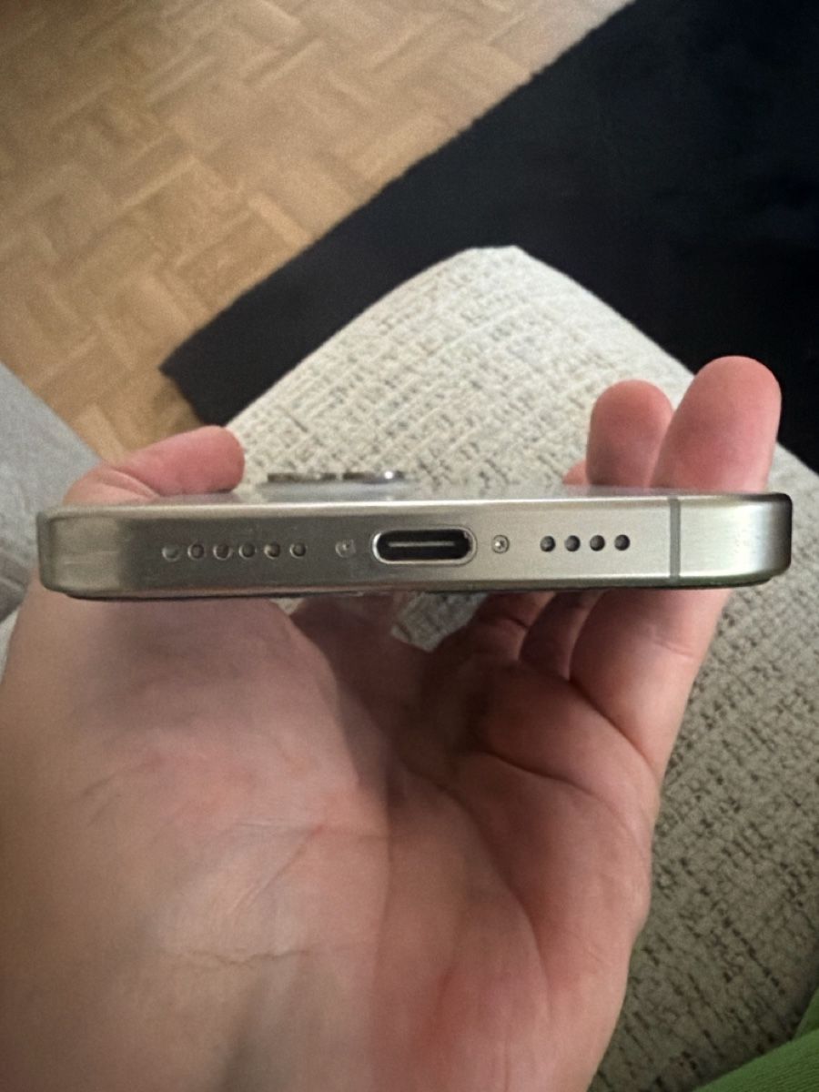 Apple Portables: iPhone 15 pro Max 1to Titanium naturel – D'occasion à Thônex par Azizoux 1