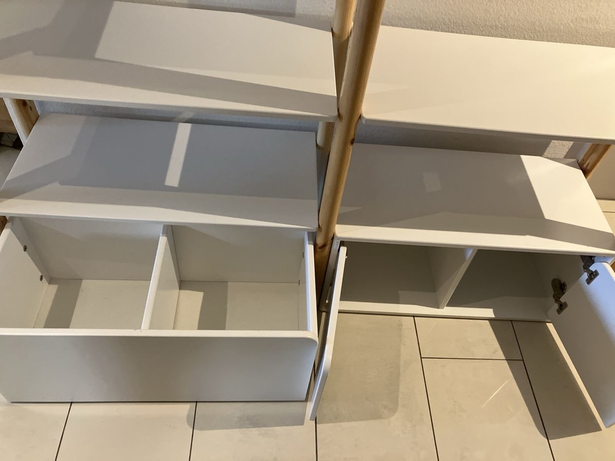 Scaffali: Flexa Regal mit Holzgestell und weissen Fächern – Usato da Luzern venduto da FeU 1