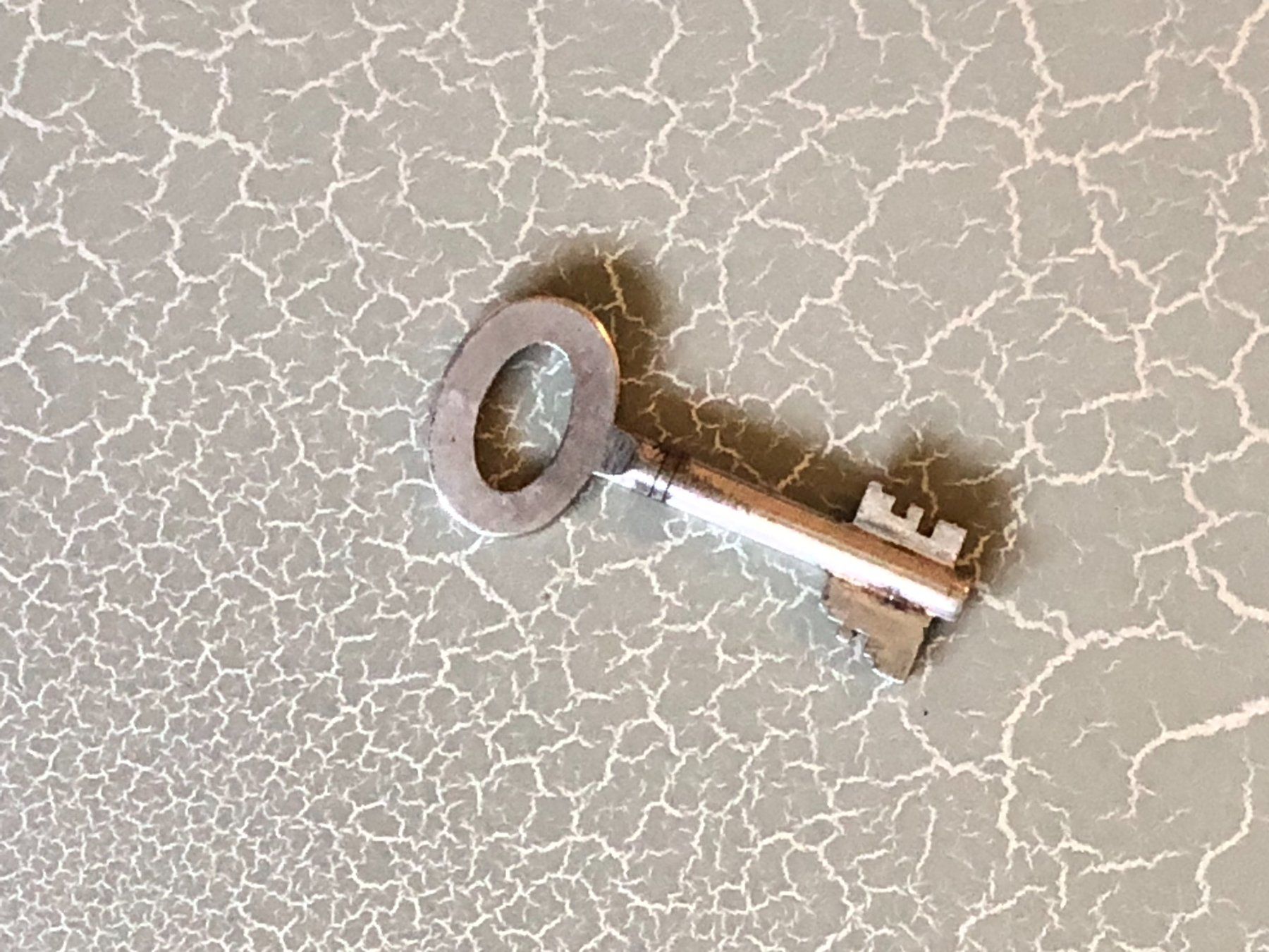 Tresor: Antiker Schrank Tresor – Gebraucht aus Lommiswil von canoga 9