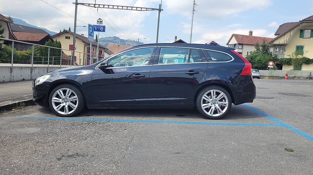 Automobili: VOLVO V60 D3 – Usato da Seftigen venduto da cybase 2