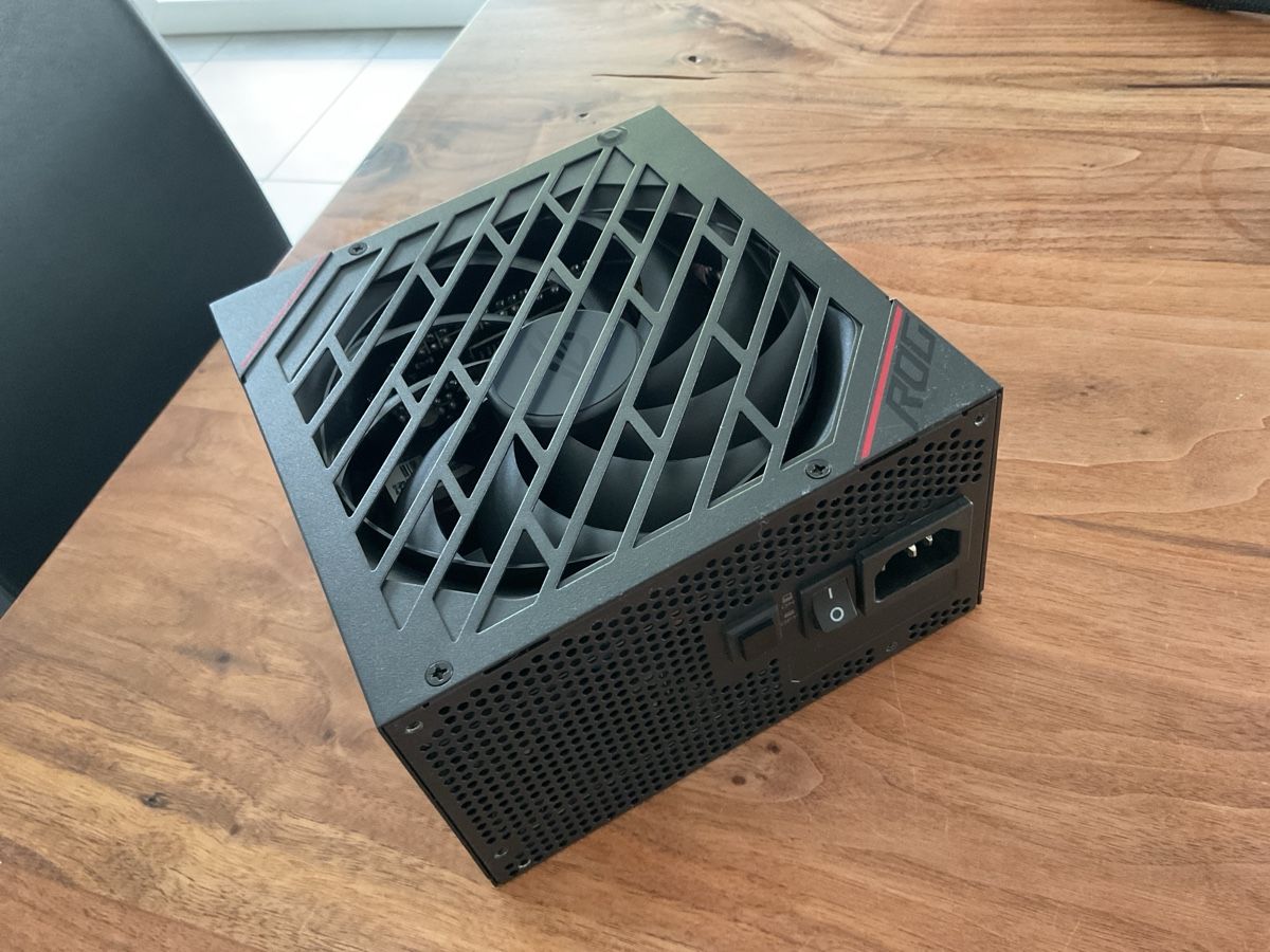 Asus Elektronikbauteil: Asus Rog Netzteil 650 Watt Gold Zertifikat – Gebraucht aus Waldkirch von Jetnic12