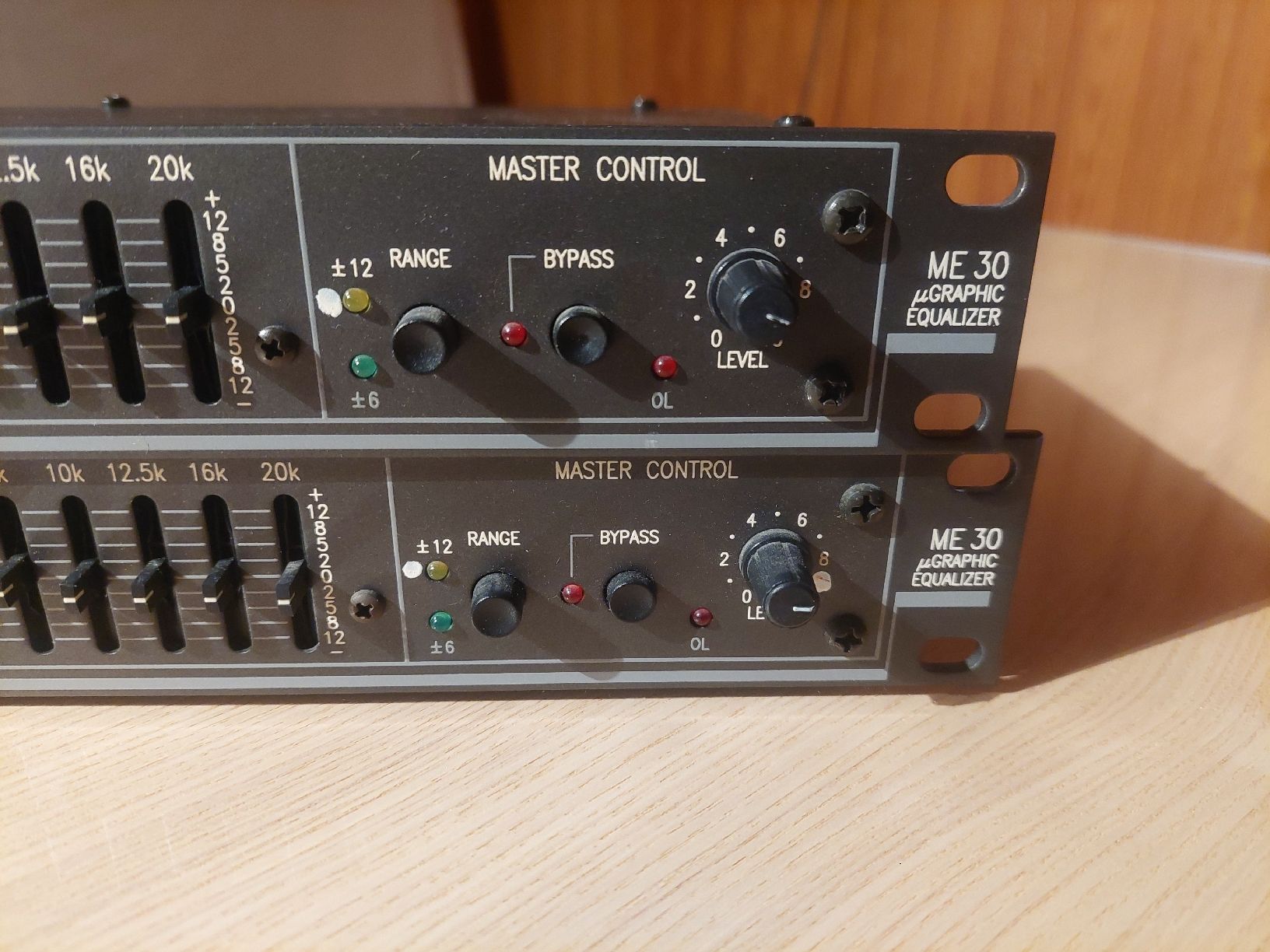 Rane Equalizer: 2x Rane ME 30 Graphic Equalizer Made In USA – Gebraucht aus Courtepin von Organikal 1