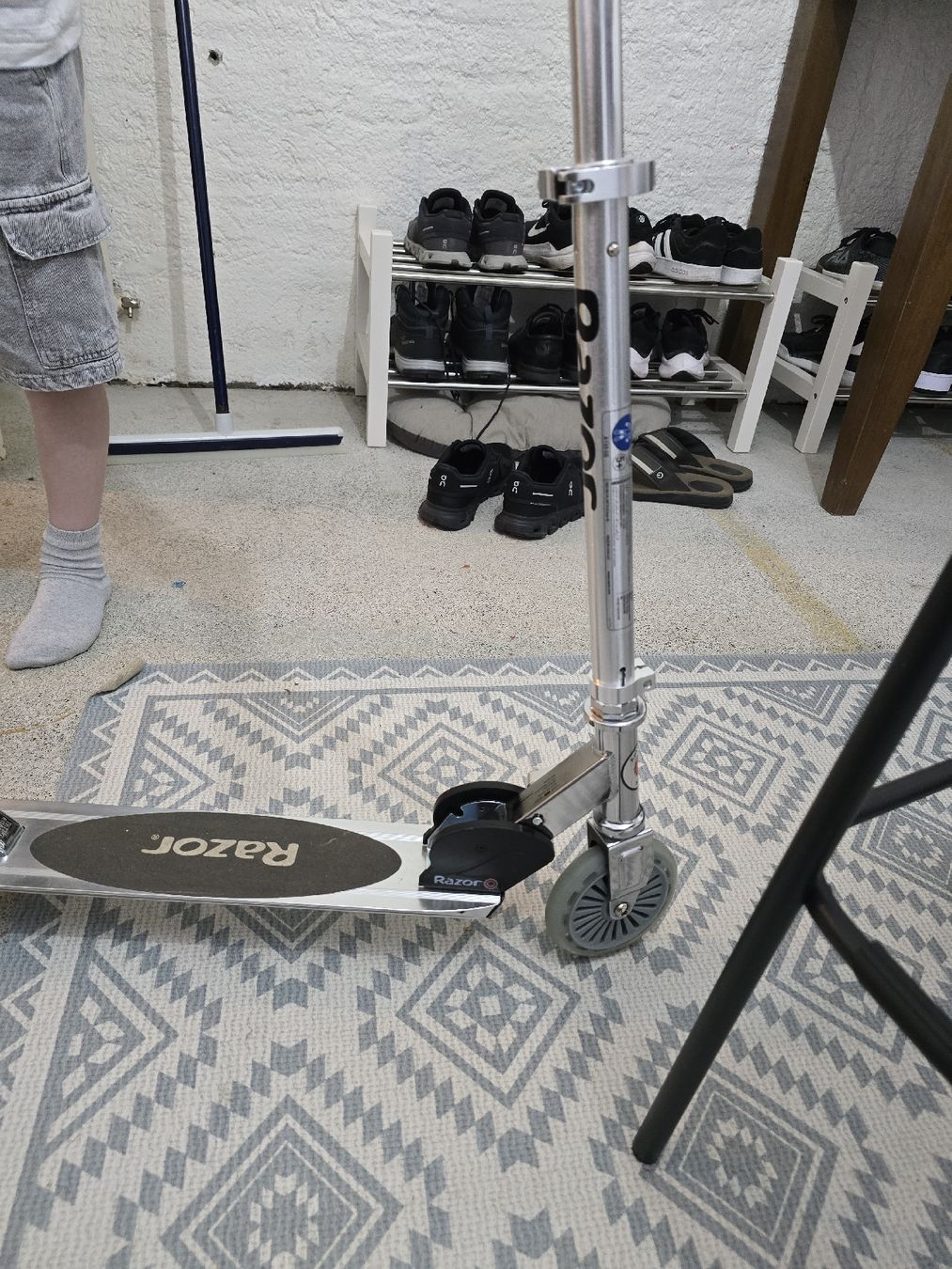 Scooters: Razor Scooter foldable silver like new condition – Gebraucht aus Thalwil von yan_wp8g 1
