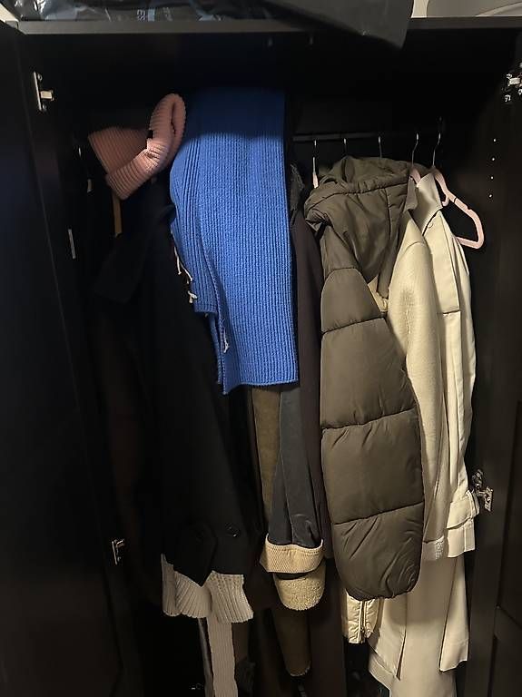 Armoires: Kleiderschrank schwarz – D'occasion à Zürich par Diellza_123 2