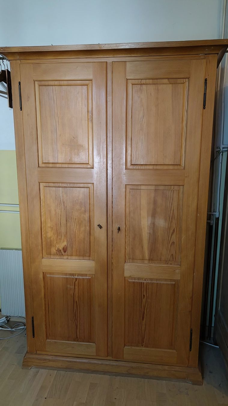 Armadi: Schrank – Usato da Reinach BL venduto da niclaiss