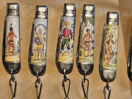 18 STÜCK TASCHENMESSER MIT PRESENTATIONS KARTON  VON 1960