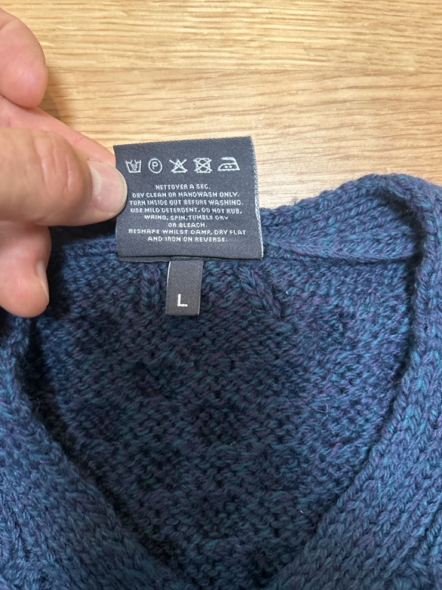 Maglioni & Felpe: ARAN Wolle Pullover blau V-Ausschnitt Grösse L – Usato da Luzern venduto da ThrowbackVintage 2
