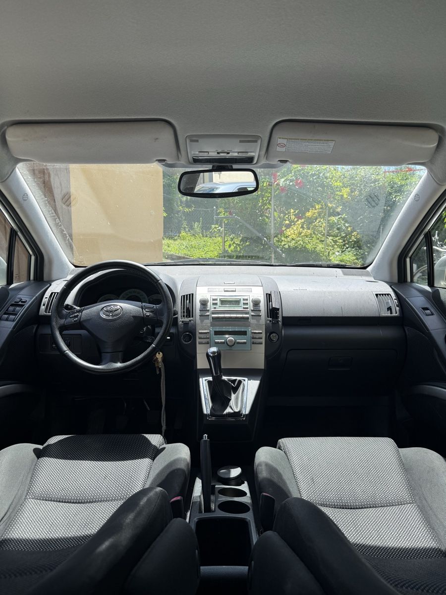 Toyota Automobili: Toyota Corolla Verso 2.2 diesel  – Usato da Winterthur venduto da ole.demetr 5