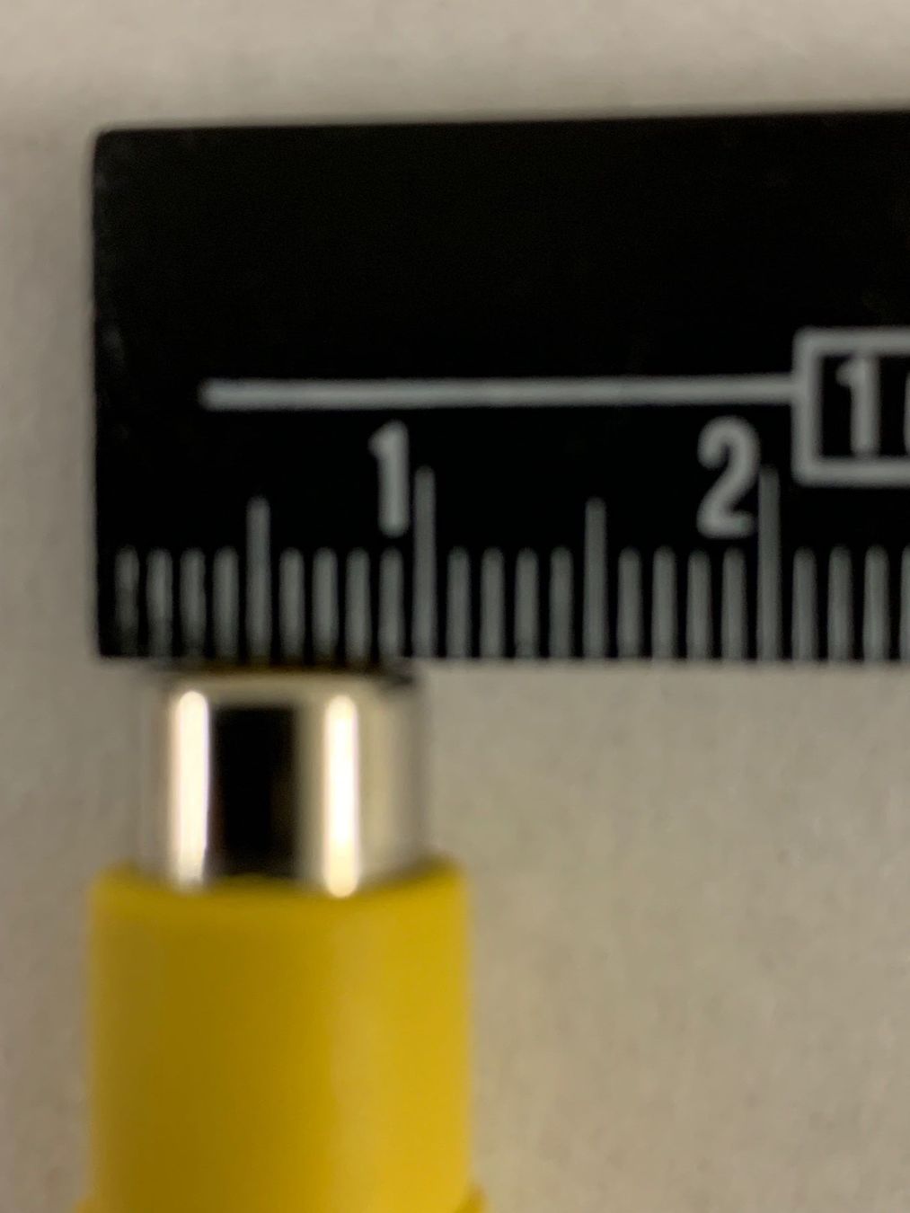 Lecteurs & Adaptateurs: 4-Pin Stecker auf Cinch Buchse – Neuf (Voir description) à Erlenbach ZH par Ritschly 1