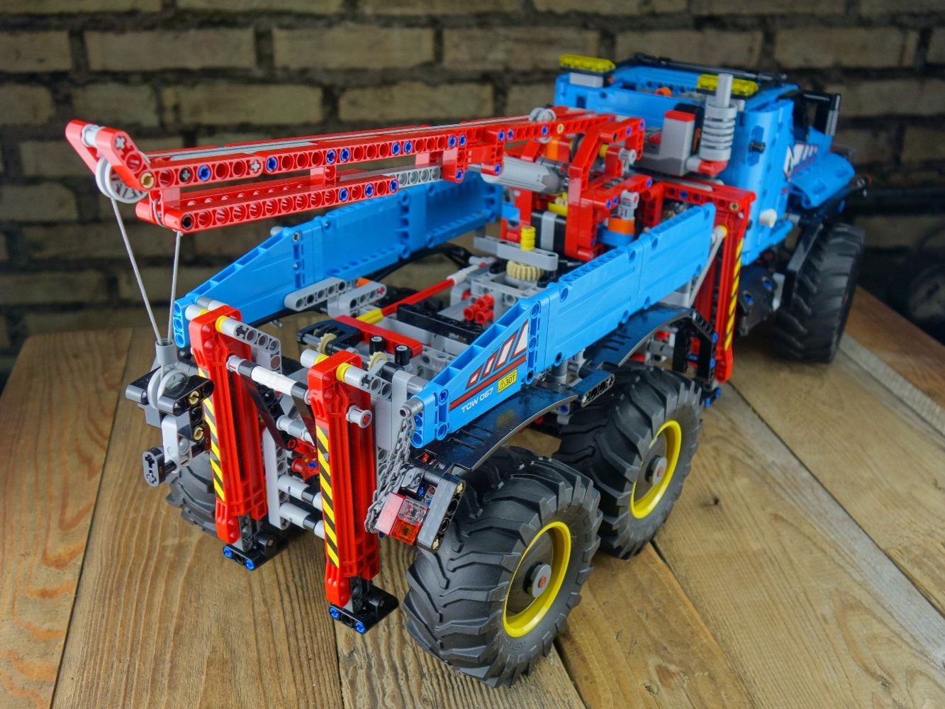 Technics Kit di costruzioni: LEGO 42070 Technic 6x6 Allrad-Abschleppwagen – Usato da Bäretswil venduto da grisou1001 3