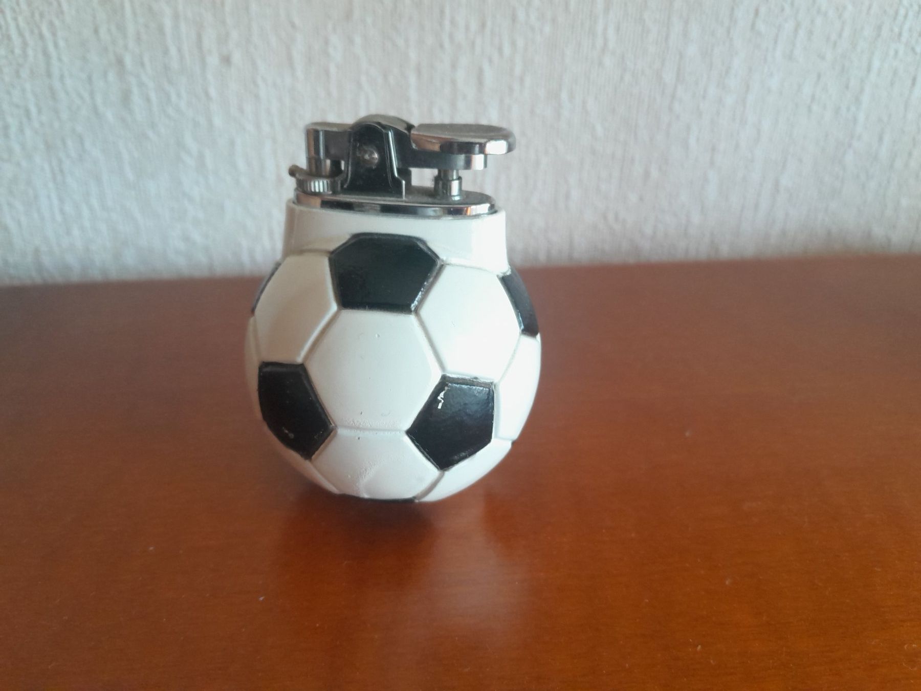Accendini: Briquet ballon de foot ***** Original***** – Usato da Lausanne venduto da Polo07