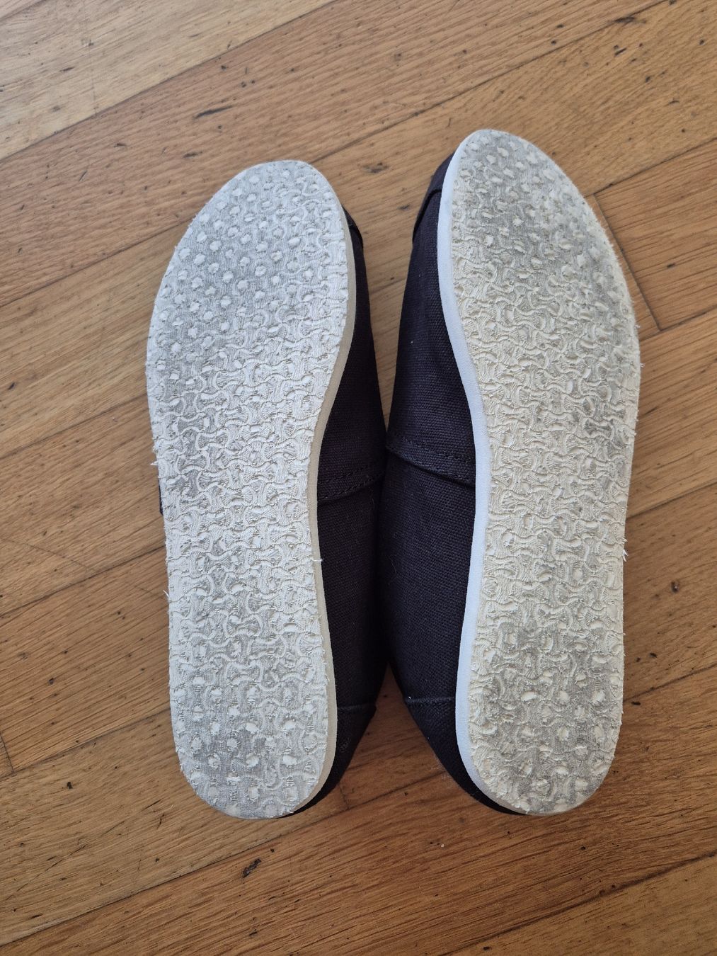 Scarpe da donna: TOMS Schwarz Grösse 9 – Usato da Malters venduto da deborah__ 1
