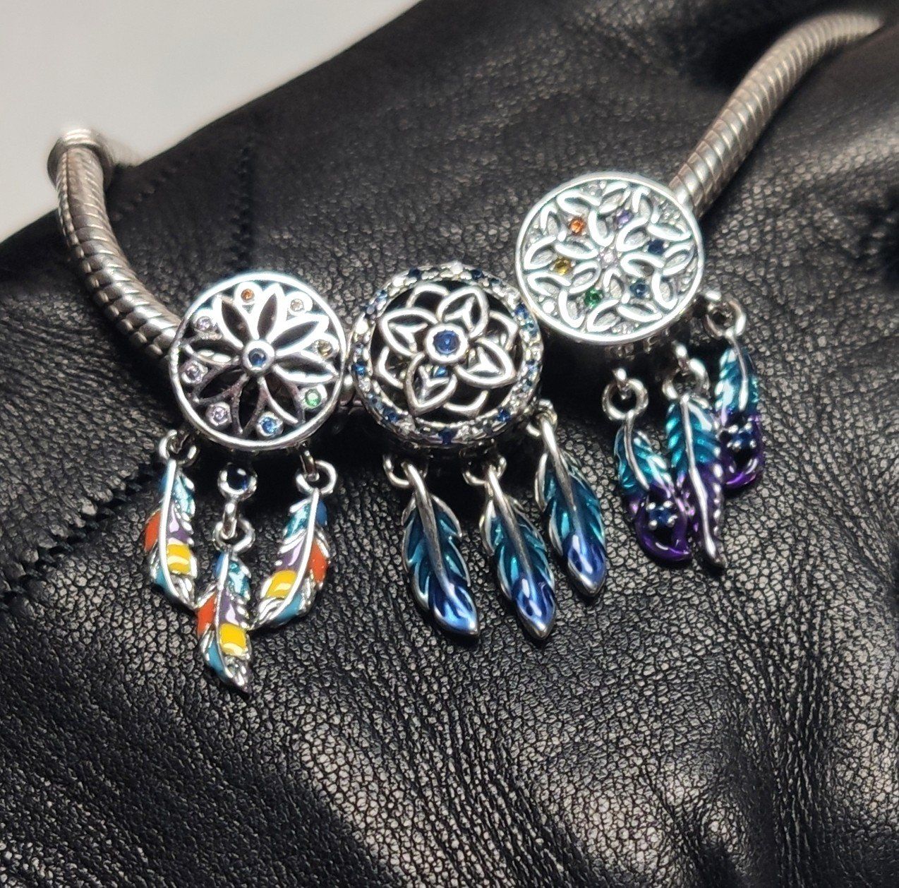 Ciondoli: Charm Traumfänger für Armband. – Nuovo e nell'imballaggio originale da Lamboing venduto da Qtrica