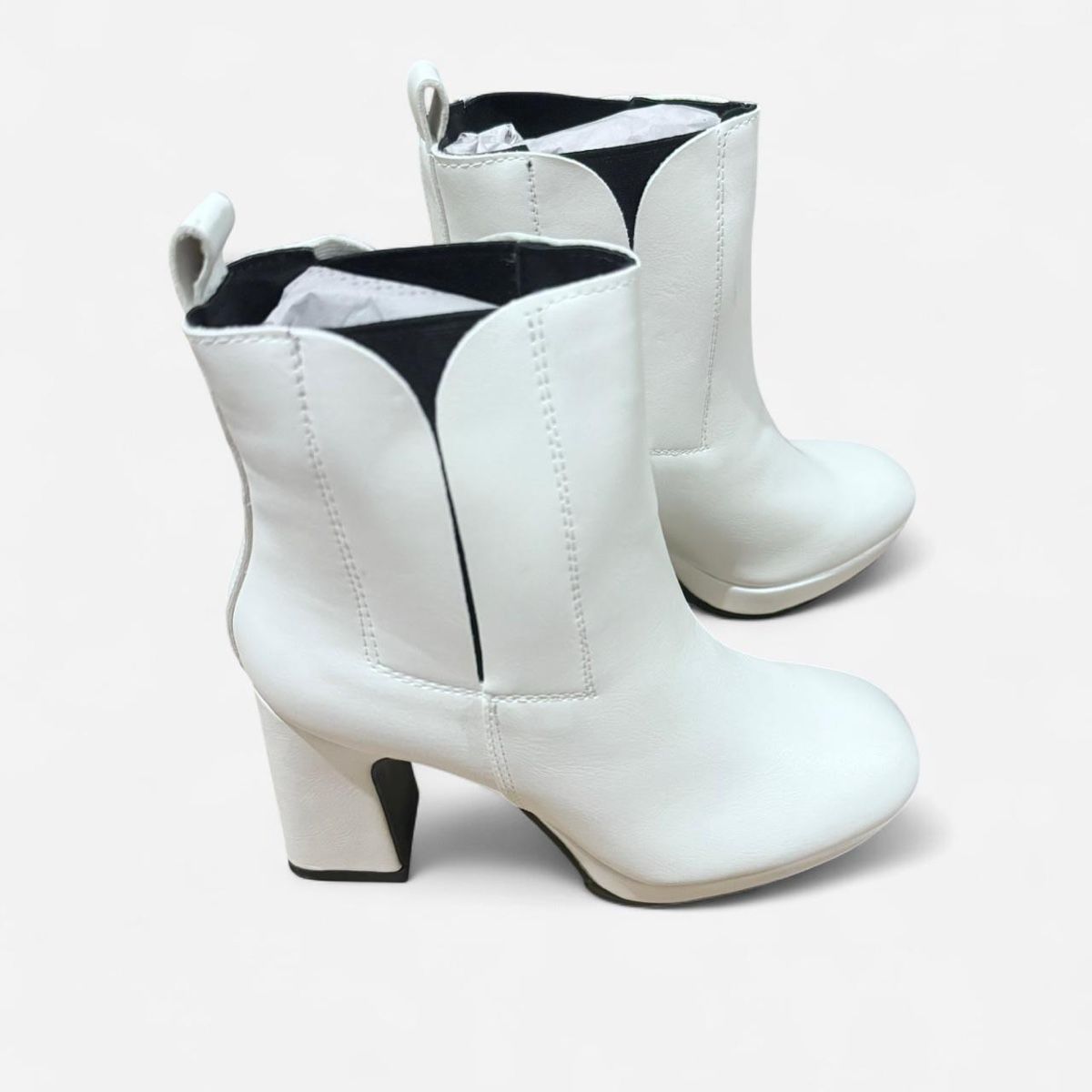 Scarpe da donna: Elegant White Ankle Boots – Nuovo e nell'imballaggio originale da Basel venduto da 1moonstar 2