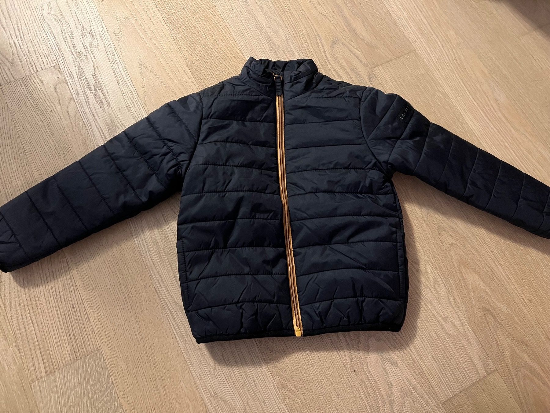 Giacche & Cappotti: Übergangsjacke, Grösse 104/110, Marke Esprit – Usato da St. Gallen venduto da mirnes84
