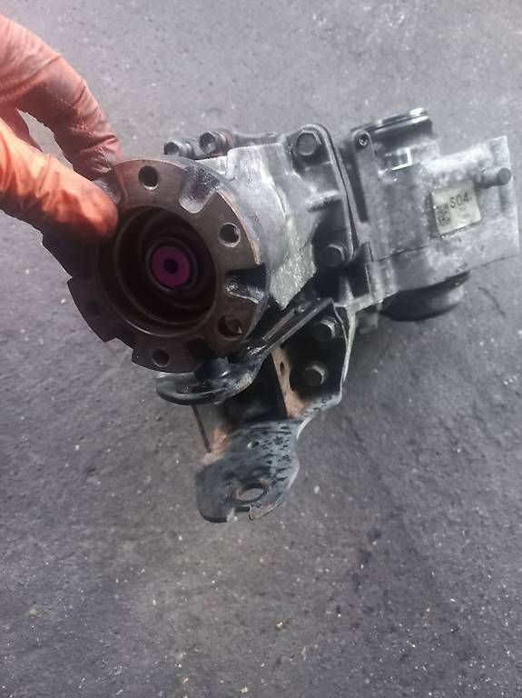 Tutti pezzi di ricambio auto: Vorder getriebe difrantial  – Usato da Egolzwil venduto da nag_g6sx 1