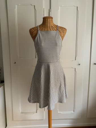 Kleid weiss-schwarz gestreift - 38