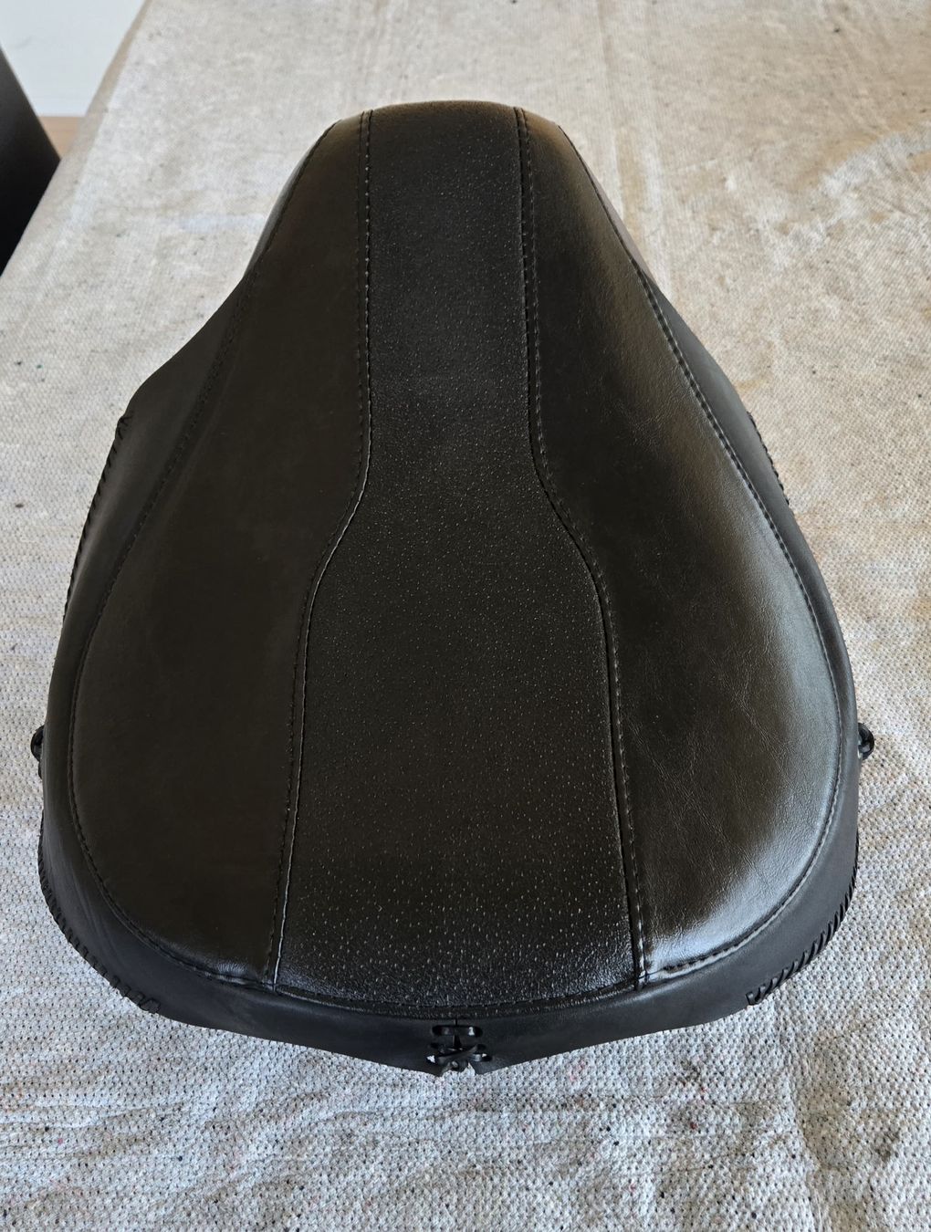 Harley-Davidson Alle Motorradersatzteile: Harley Davidson Softail / Fat Boy Leder Sitz  – Gebraucht aus Obfelden von dan_tvt5 4