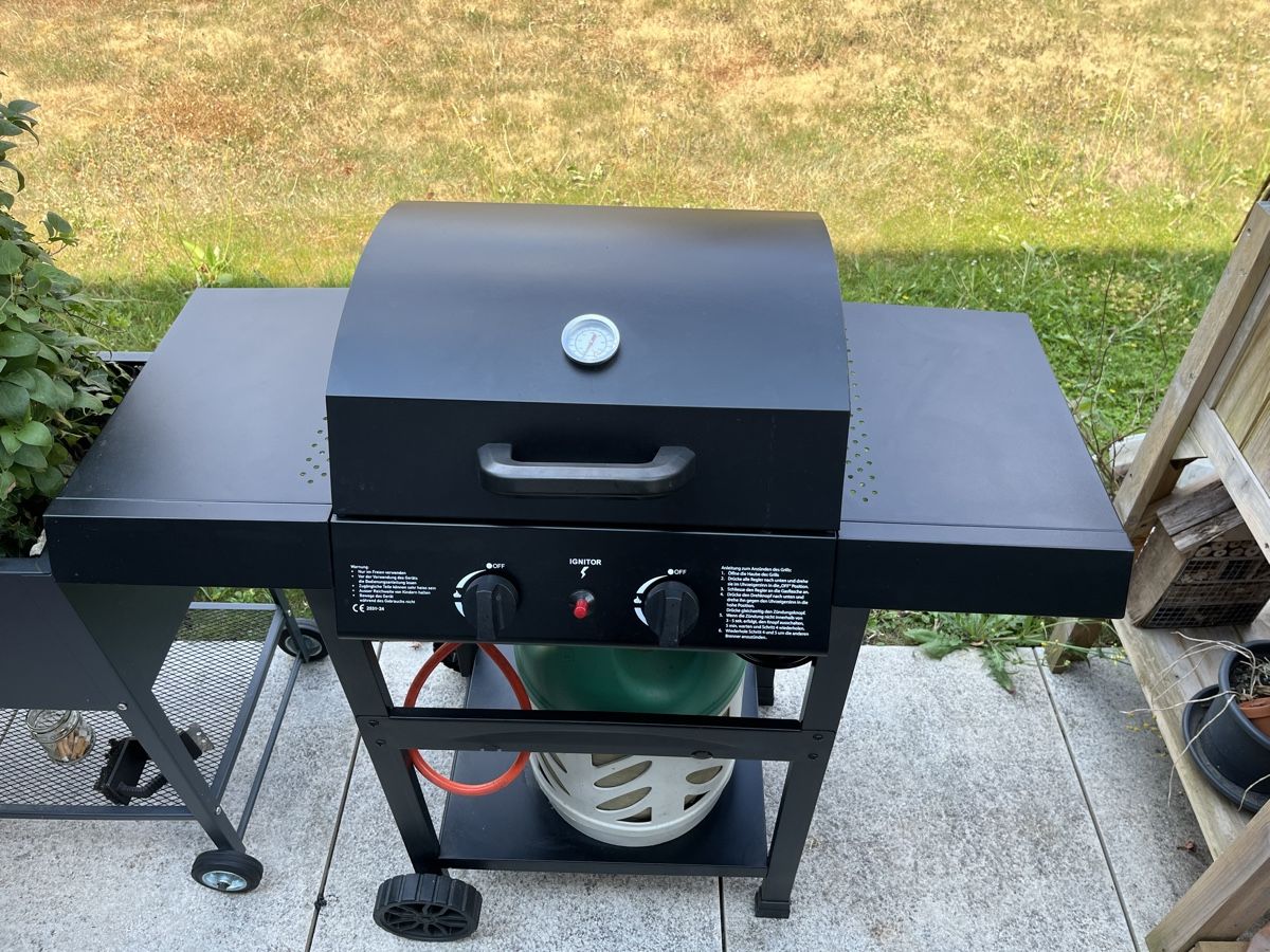Griglie: Gasgrill schwarz mit Gasflasche – Nuovo (secondo la descrizione) da Regensdorf venduto da Marzipan85 1