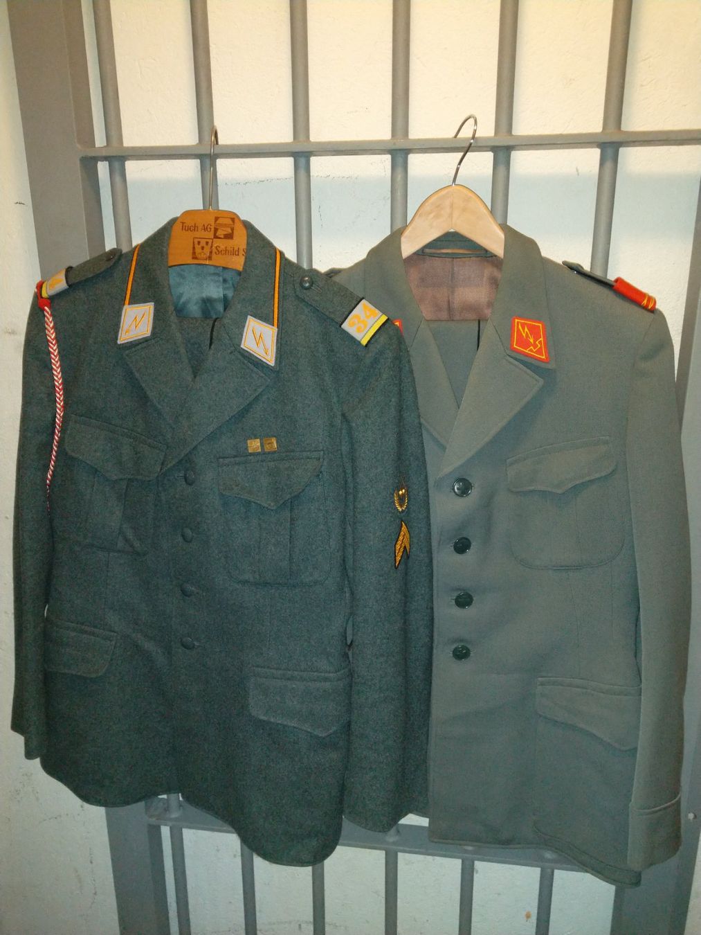 Armée suisse Uniformes: Uniformjacken Schweizer Armee – D'occasion à Schüpfheim par Mg6170