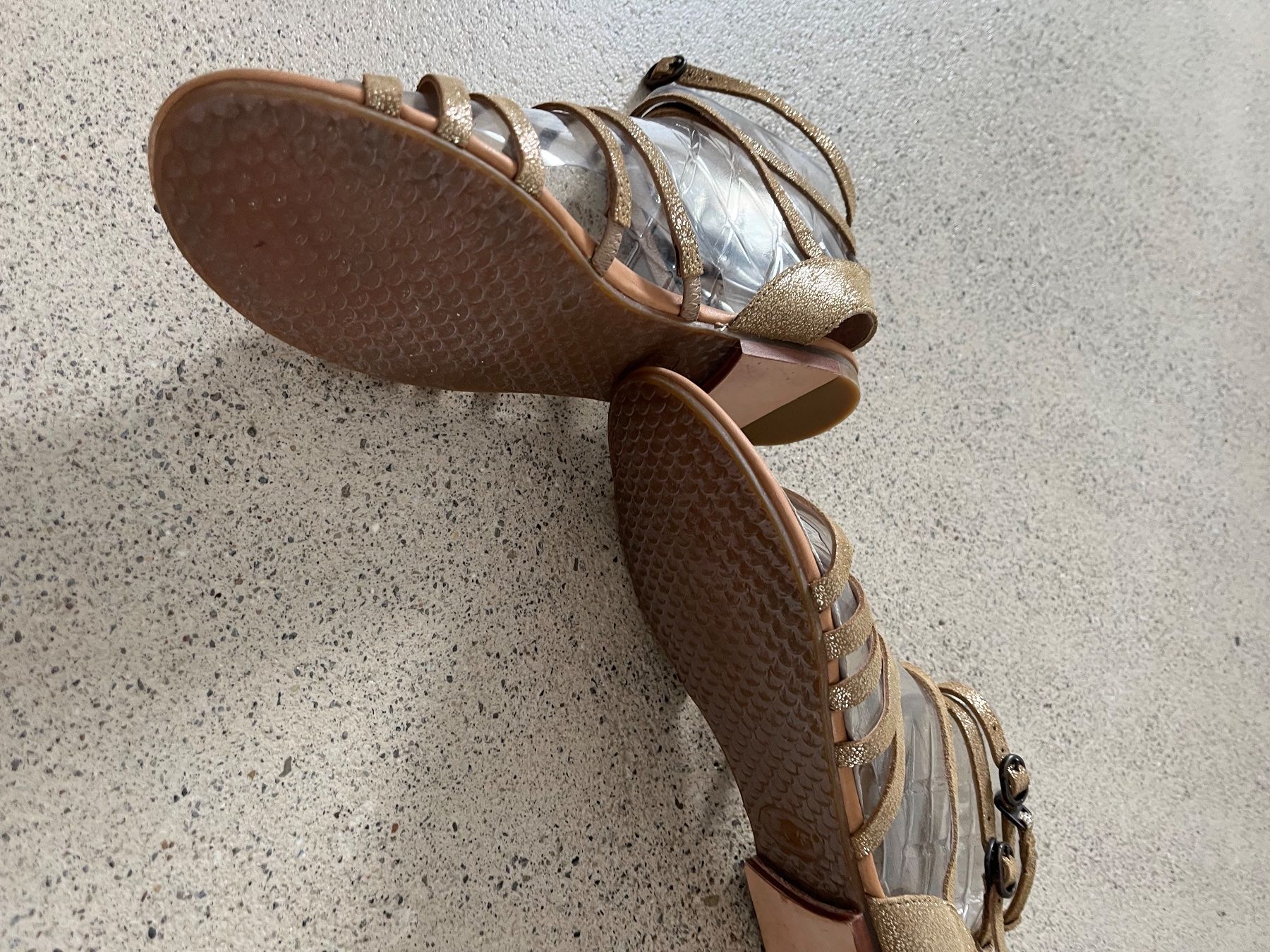 Ugg Scarpe da donna: UGG Sandalen Gold Grösse 36 – Usato da Zürich venduto da Jaskam 3