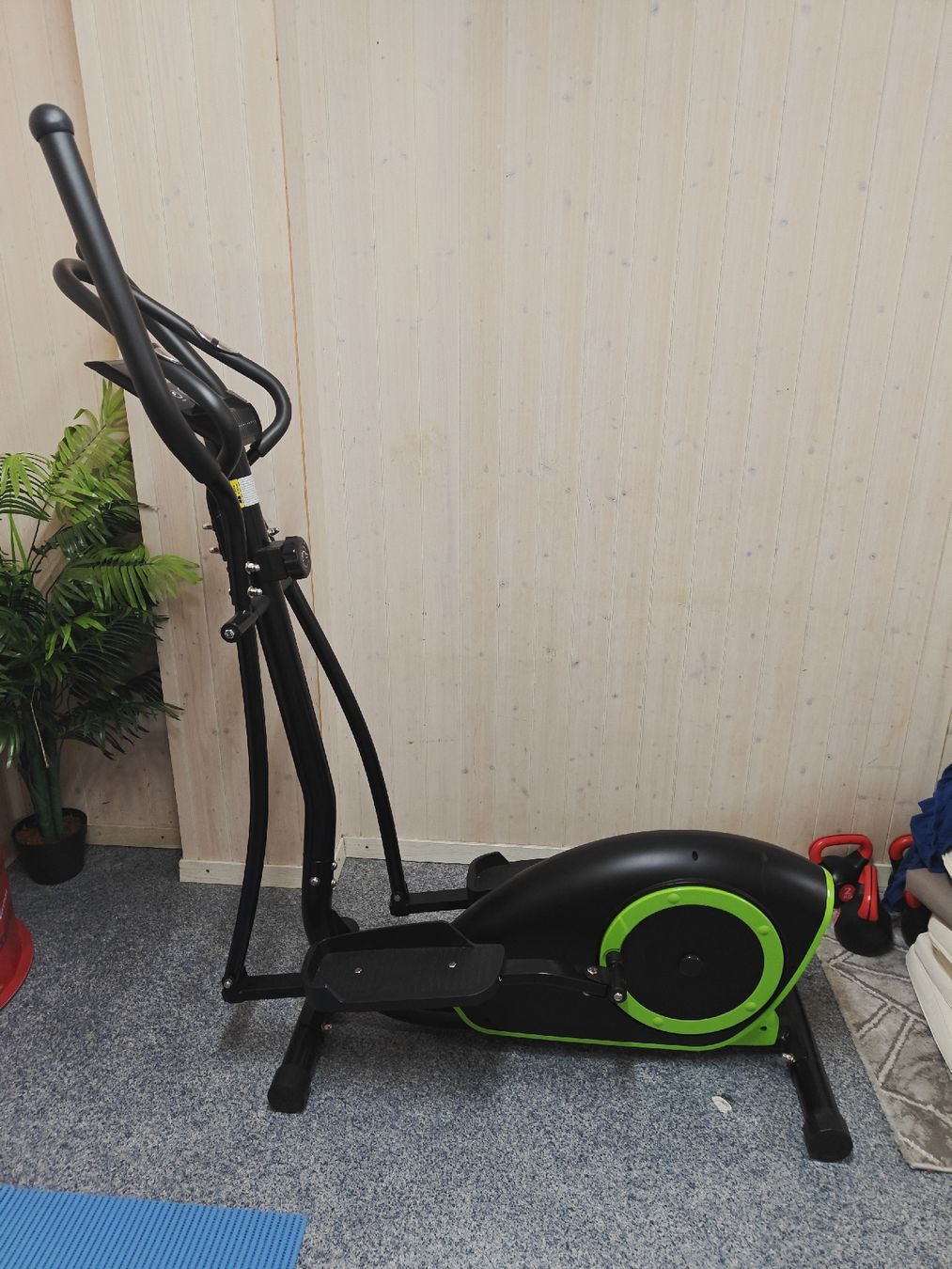 Hometrainer: Crosstrainer  Fitnessgeraet – Nuovo (secondo la descrizione) da Wiesendangen venduto da Aschibaschi