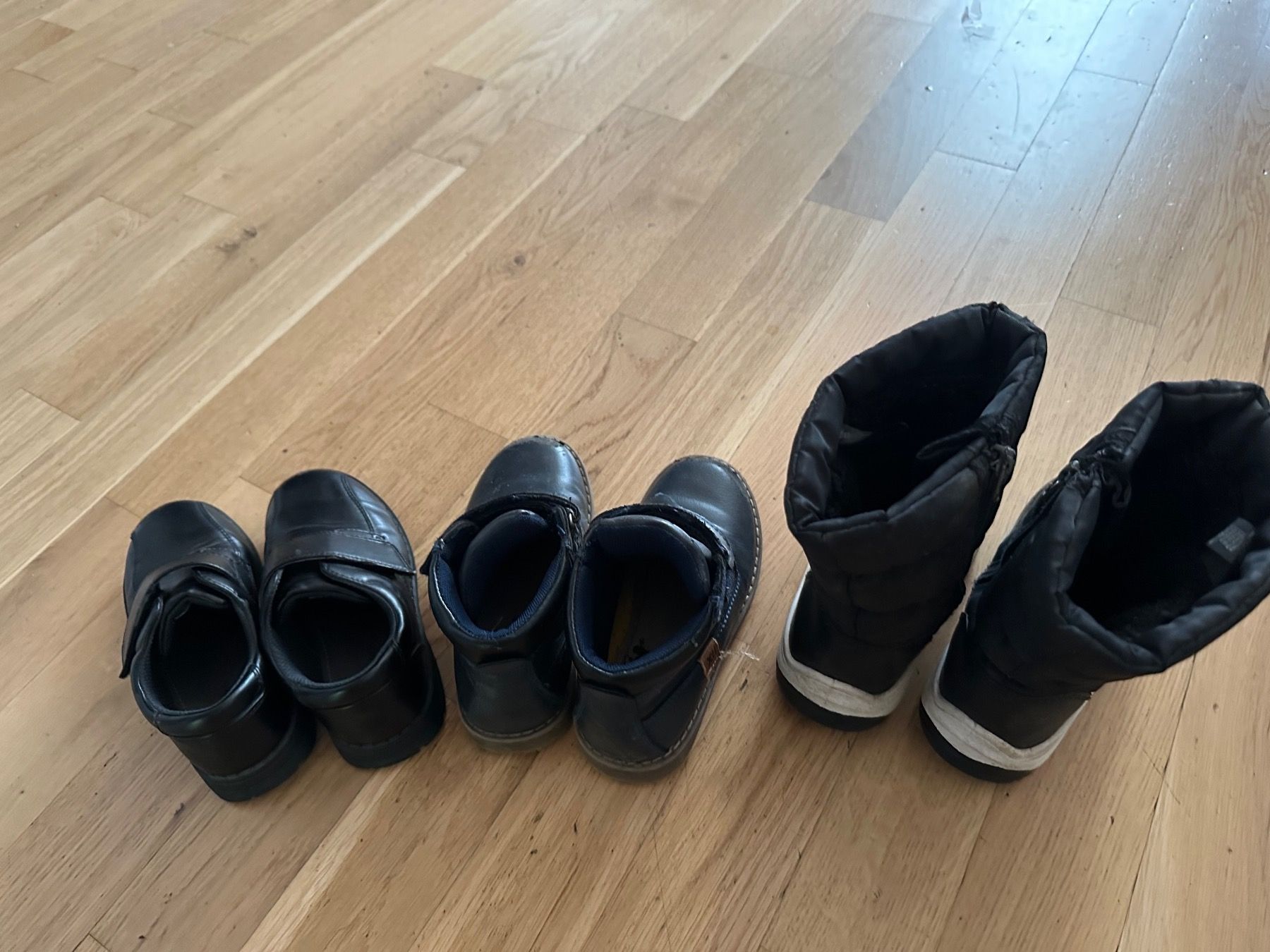 Scarpe per ragazzi: 3 Paar Kinderschuhe Gr. 28 – Usato da Neuenhof venduto da FairDeal81 1