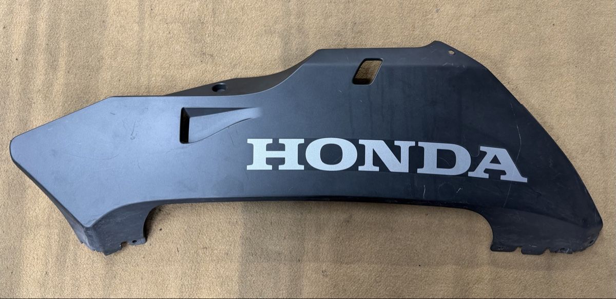 Honda Tutti i ricambio per moto: Verschalung rechts CBR600RR PC37 64451-MEEA – Usato da Naters venduto da Kev1998
