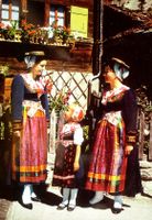 EVOLÈNE Costumes de fêtes valaisans