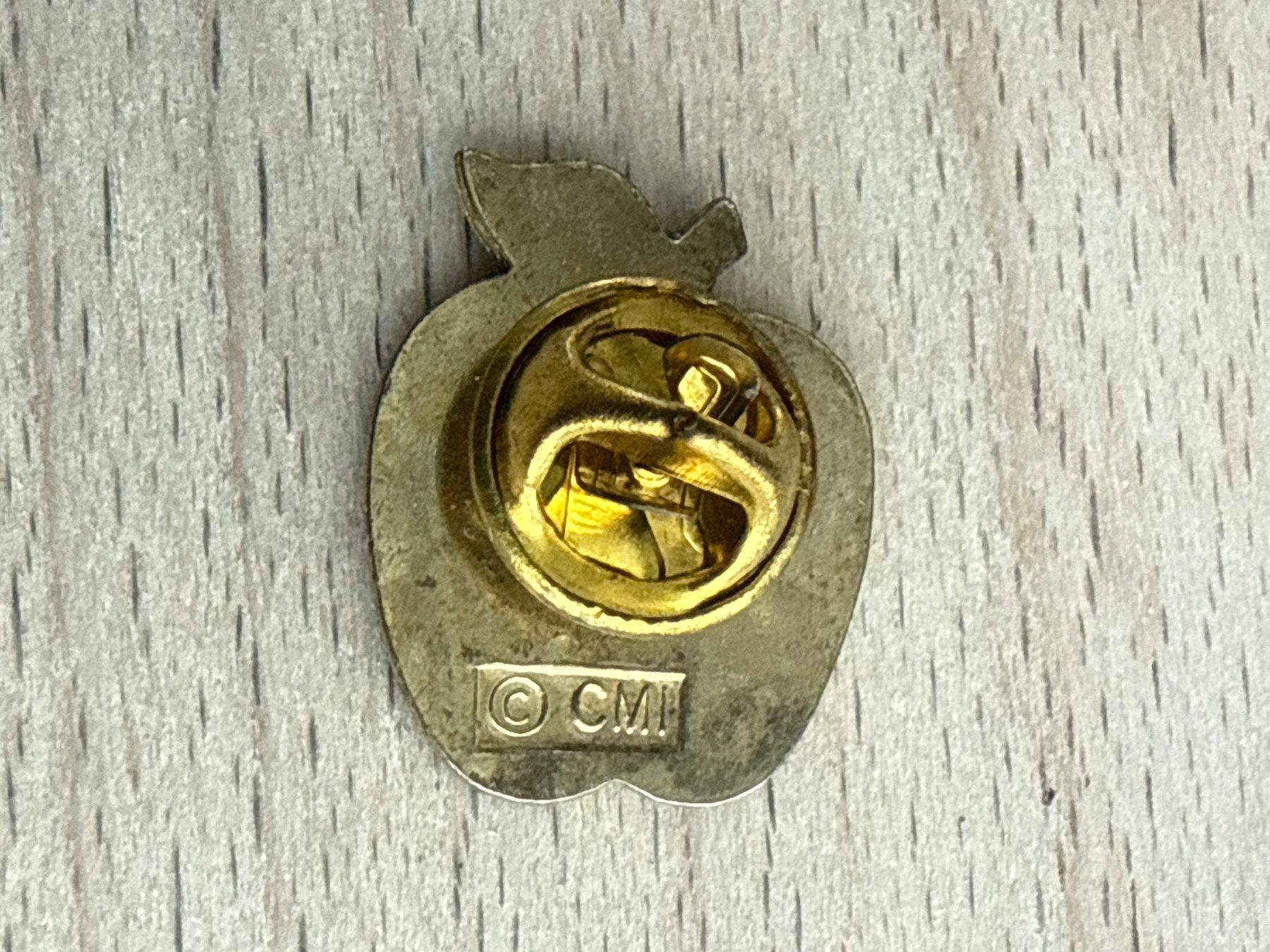 Placchette & Badge: Pin New York Apple – Usato da Glattbrugg venduto da Schweigmatt 1