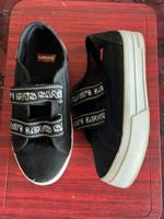 Levi's Plateforme Noires T38 - Look Tendance Printemps!