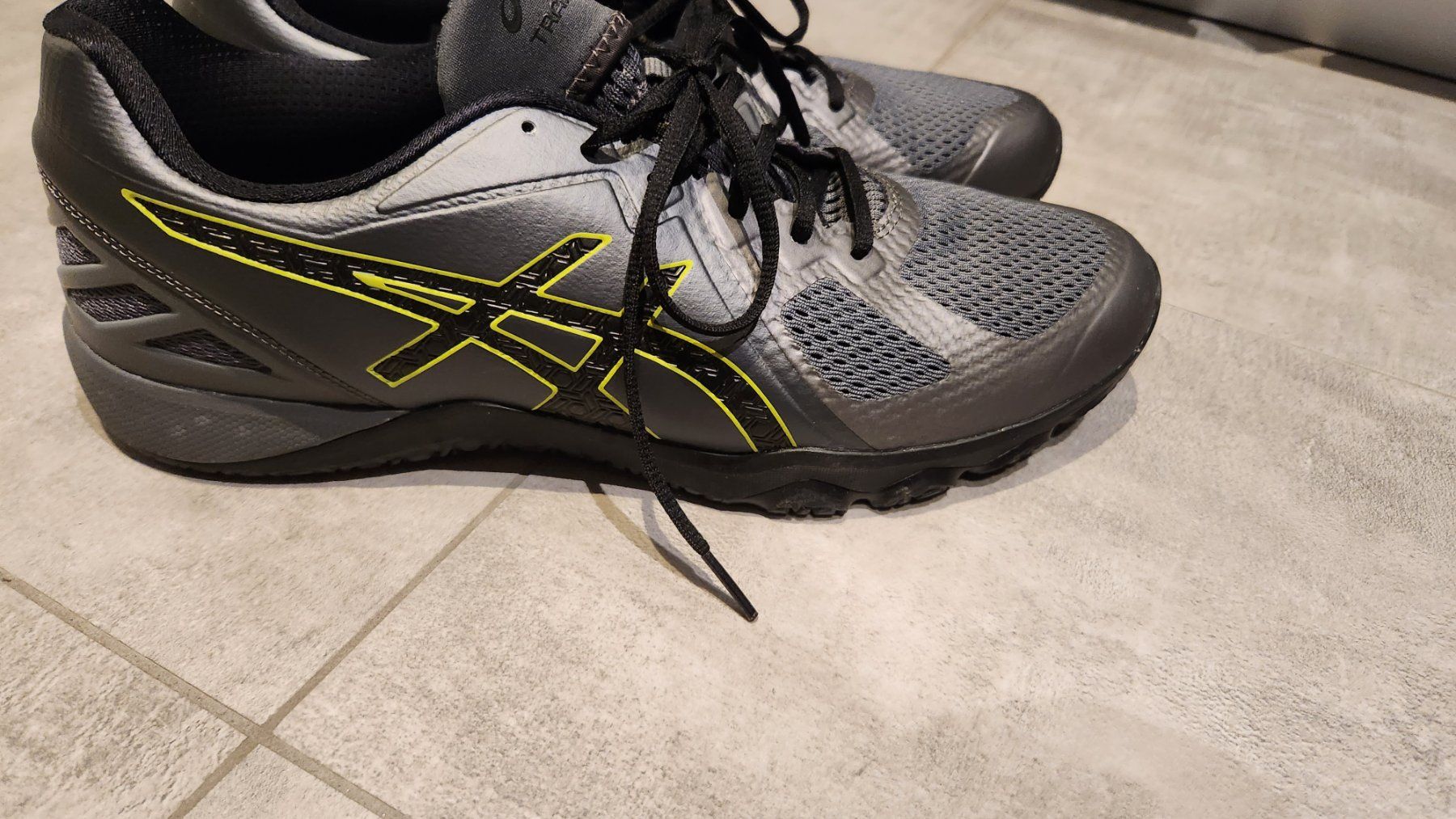 Herrenschuhe: neu!!Asics Conviction X Rhyno Skin gr.46 – Gebraucht aus bellinzona von zeus6535