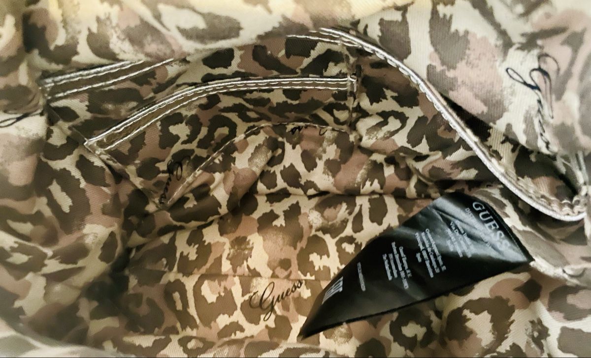 Guess Borse da donna: Guess Beuteltasche in Silber – Nuovo (secondo la descrizione) da Stansstad venduto da alexandra171080 3