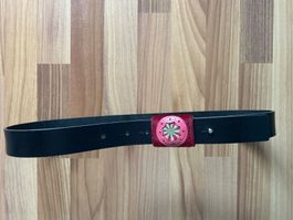 Schwarzer Ledergürtel von Nuda mit speziellem Verschluss