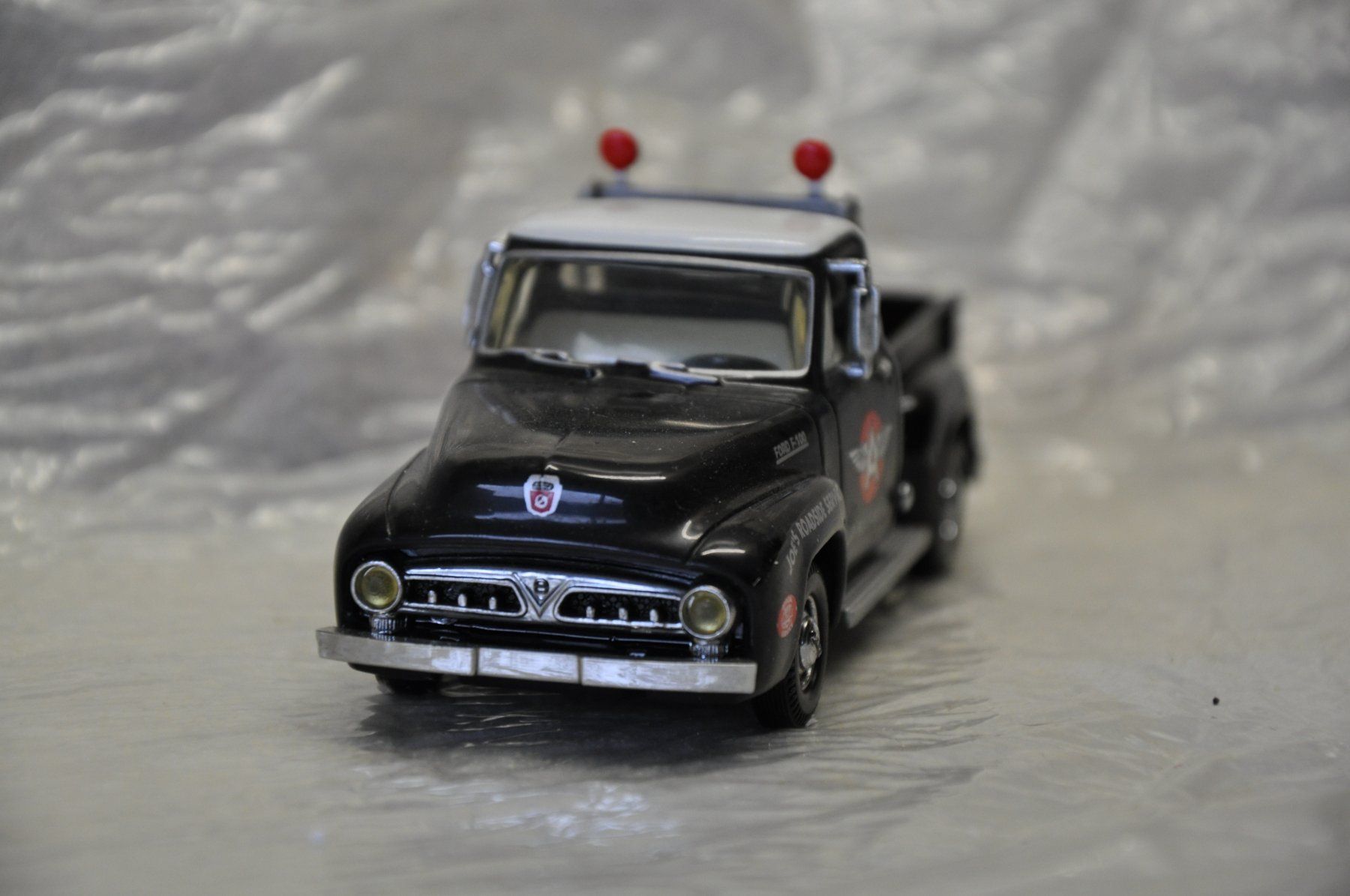 Matchbox Modellini d'auto: Ford F100 Pickup – Nuovo e nell'imballaggio originale da Ebnat-Kappel venduto da Aallerlei 2