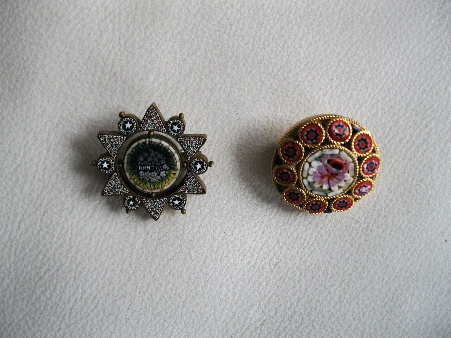 Spille & Fermagli: 2  MOSAIK  BROSHE – Usato da Männedorf venduto da Andreas2002