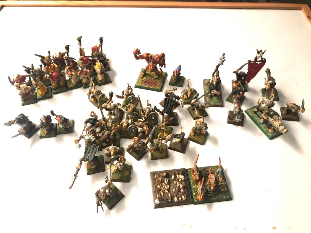 FIGURINE PLASTIQUE WARHAMMER - lot de 7 GUERRIERS avec hache et écu