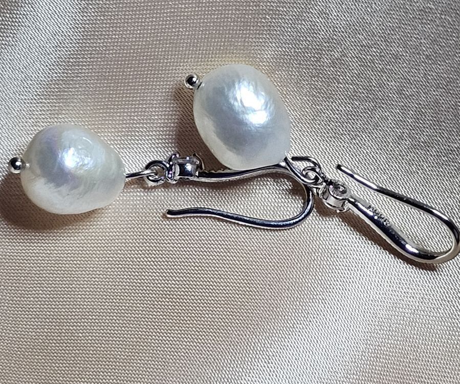 Ohrringe & -stecker: Ohringe mit echten Barockperlen c.a. 10mm, 925 versilbert – Neu (gemäss Beschreibung) aus Grenchen von maretop