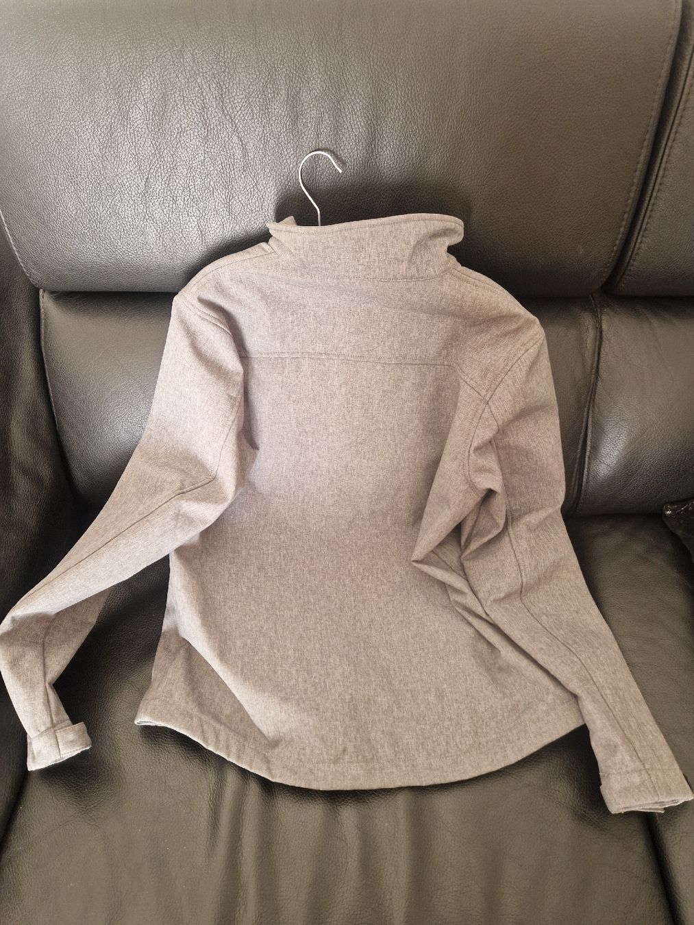 Giacche: Veste Softshell Atrium gris taille 164 – Usato da Penthaz venduto da Sosotroc 1