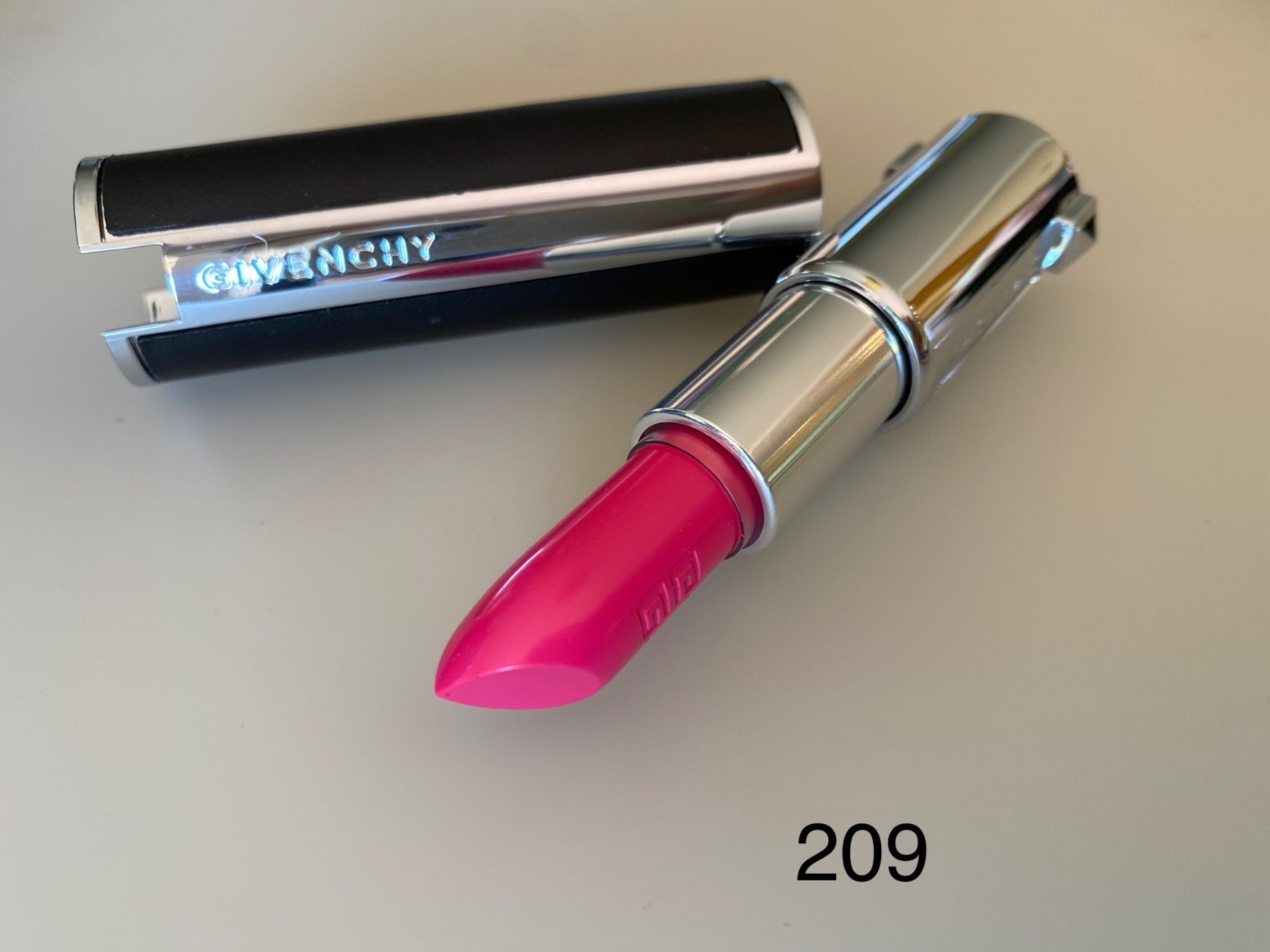 Givenchy Make-up: Rouge à lèvres Givenchy – Nuovo (secondo la descrizione) da Pully venduto da Natala