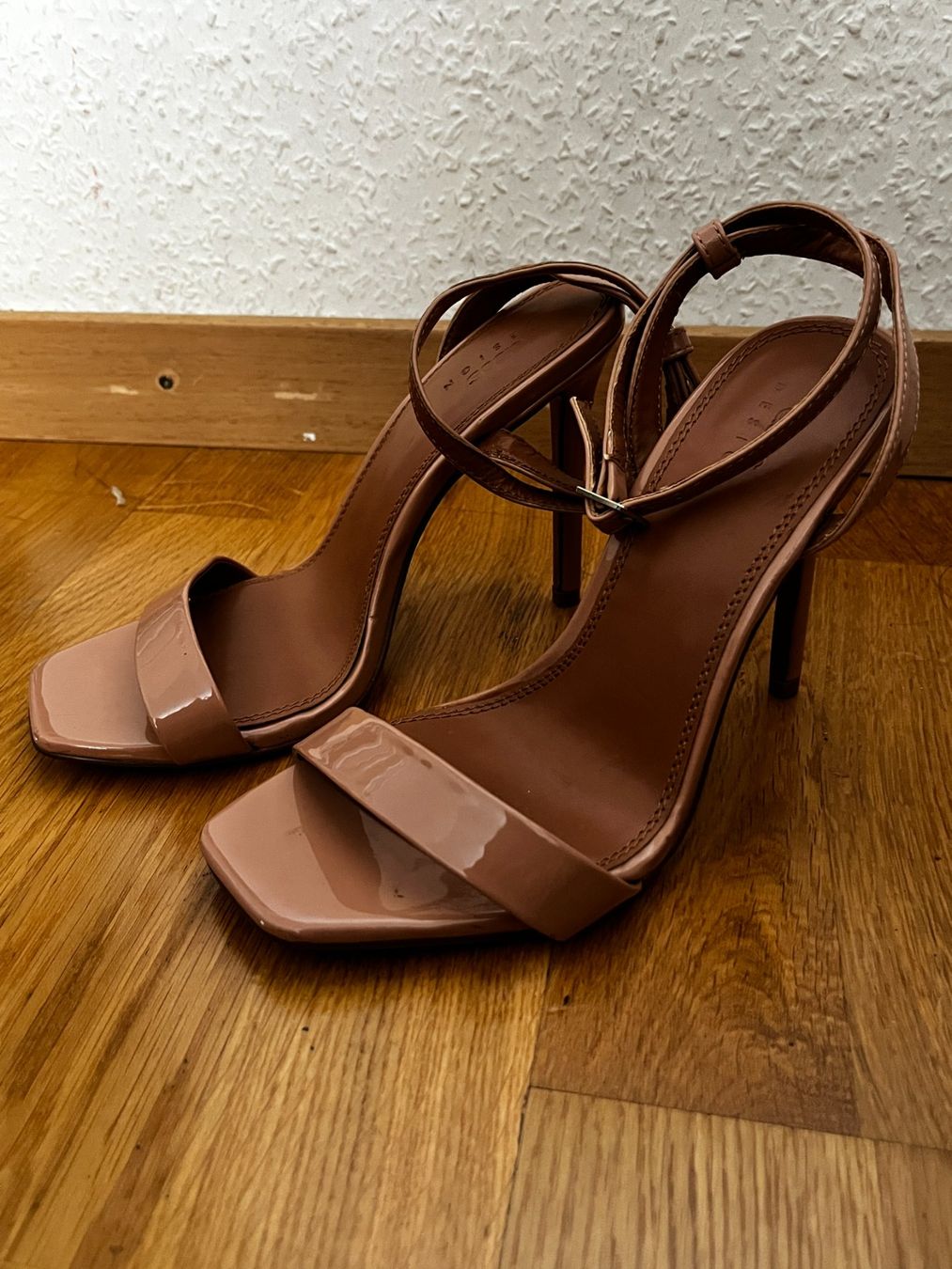 Scarpe da donna: Nude high heels elegant size 37 – Usato da Genève venduto da toandfrom
