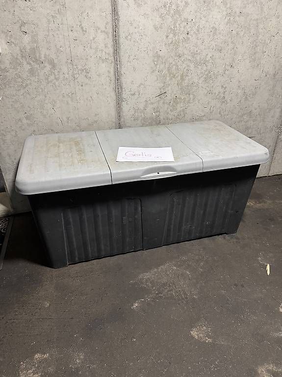 Casse di trasporto: Kunstoffkiste zu verschenken – Usato da Belp venduto da topfund