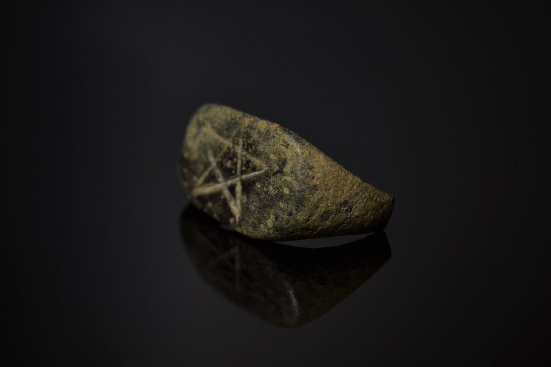 Anelli: Mittelalterlicher Ringkopf 10. - 15. Jh. – Usato da Winterthur venduto da MountOlympus 2