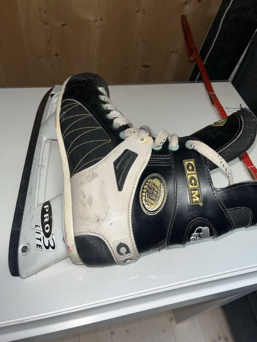 Ccm Schlittschuhe: CCM Hockey Skates Pro3 Lite Gebraucht – Gebraucht aus Luzern von LuzernerShop 1