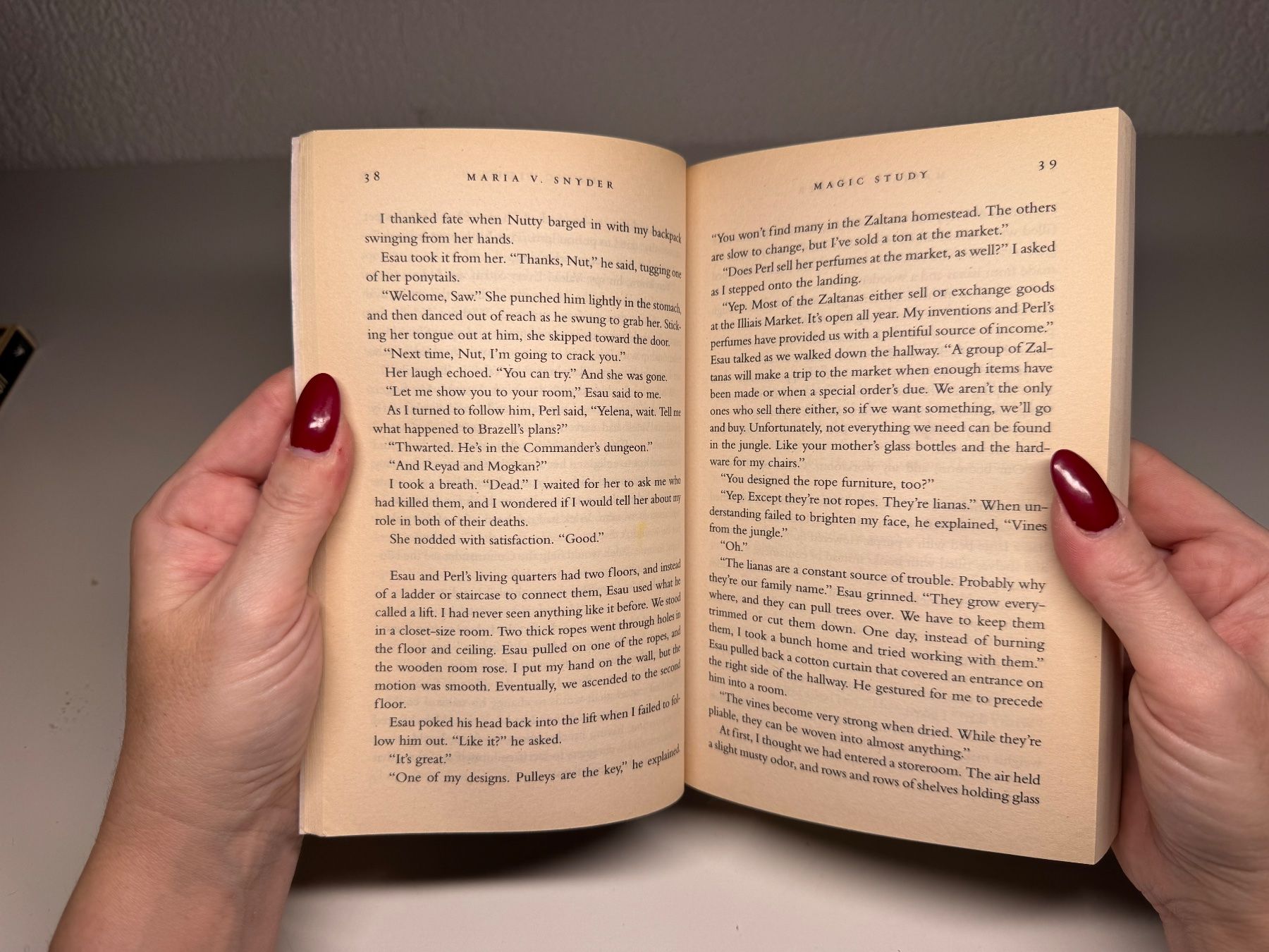 Libri: NOVEL: Maria V. Snyder, Magic Study – Usato da Grosswangen venduto da English_books 5
