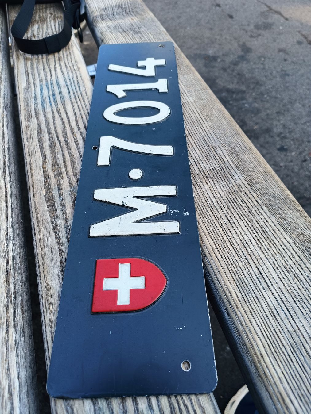 Schweizer Armee Schilder: Altes Militär Kennzeichen M 7014 – Gebraucht aus Brugg AG von Ente015 1