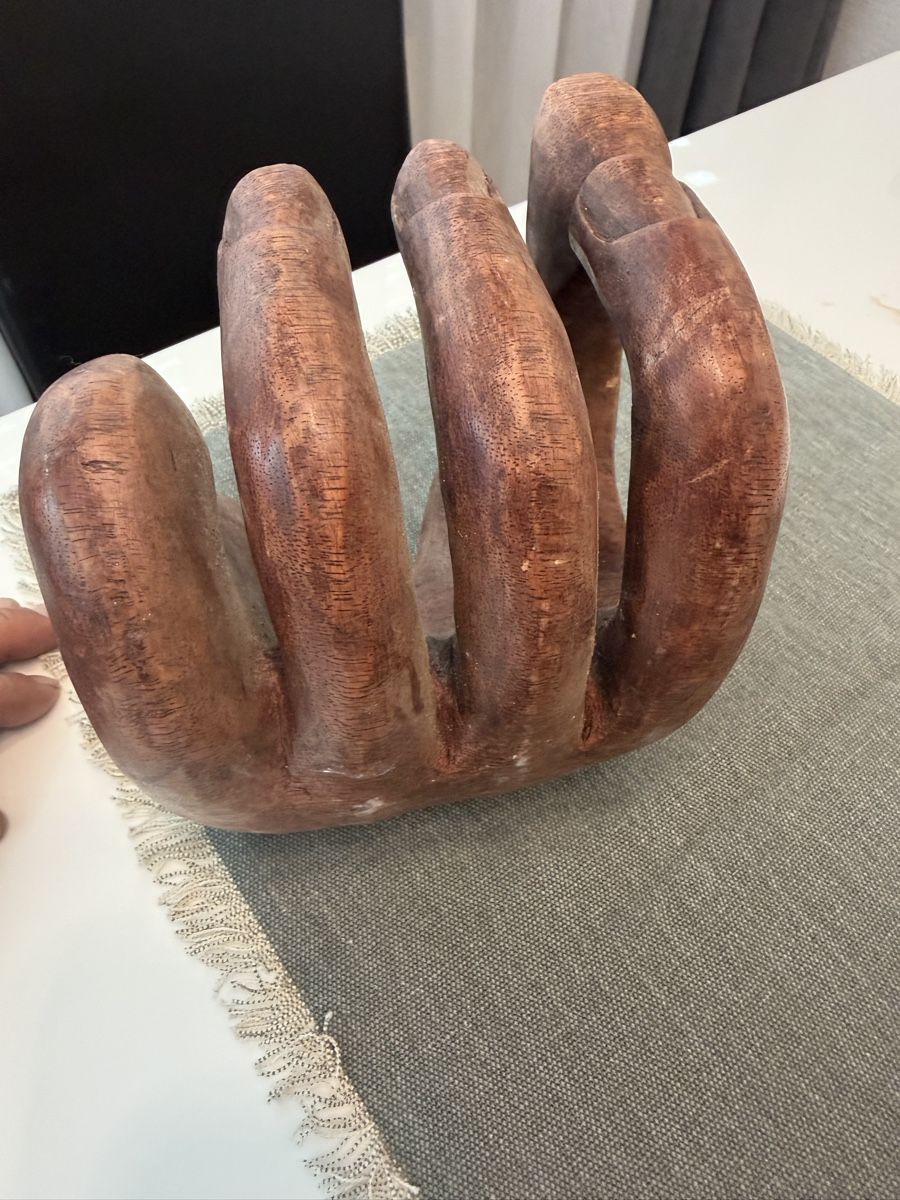 Alle Dekorationen: Holz Hand Skulptur  – Gebraucht aus Sursee von Fion 1
