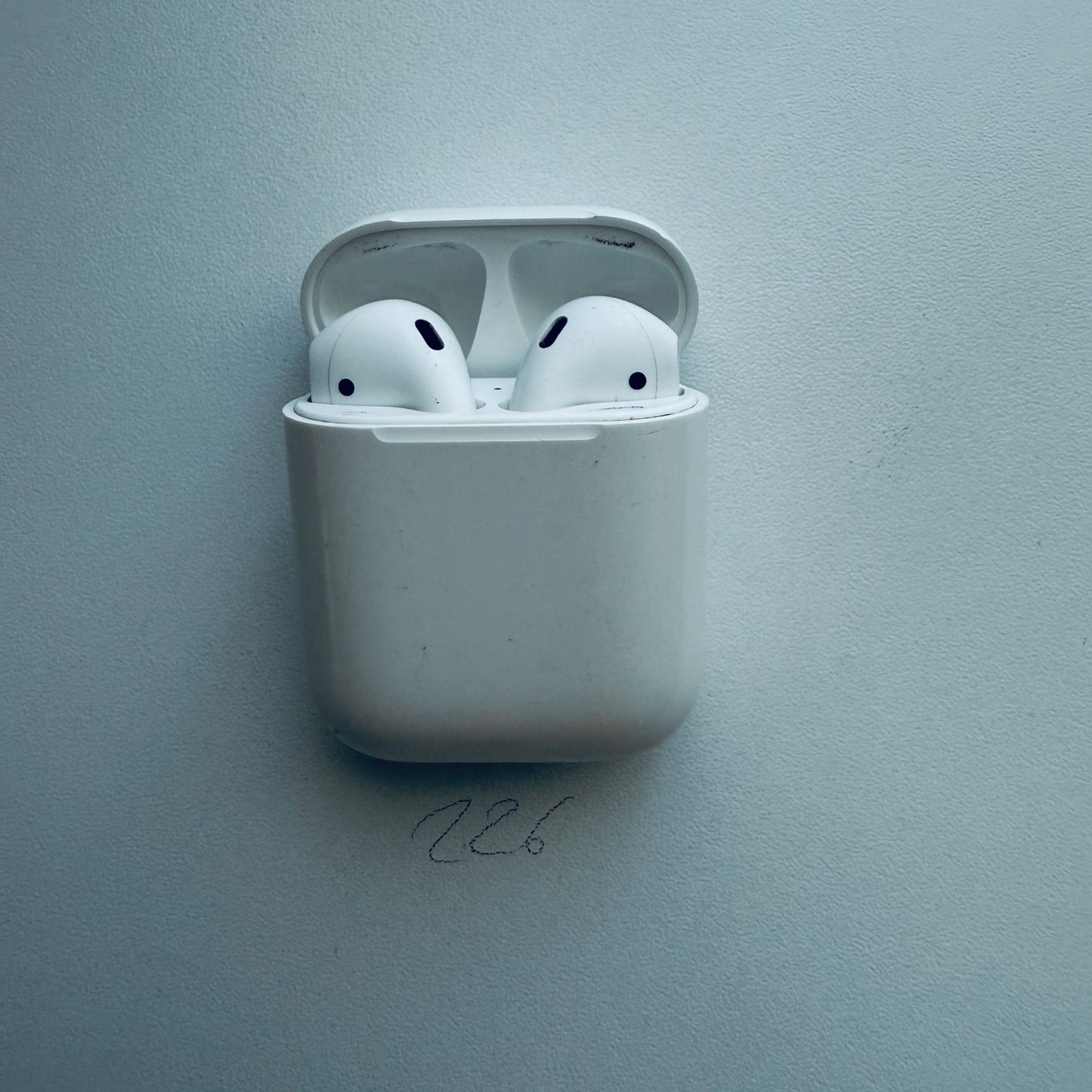 Apple Cuffie: Original Apple AirPods 2 Gen. Wireless Kopfhörer & Case – Usato da Basel venduto da MY.AIRPODS.SHOP